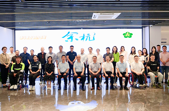 中國殘聯黨組成員、副理事長胡向陽調研科技助殘工作