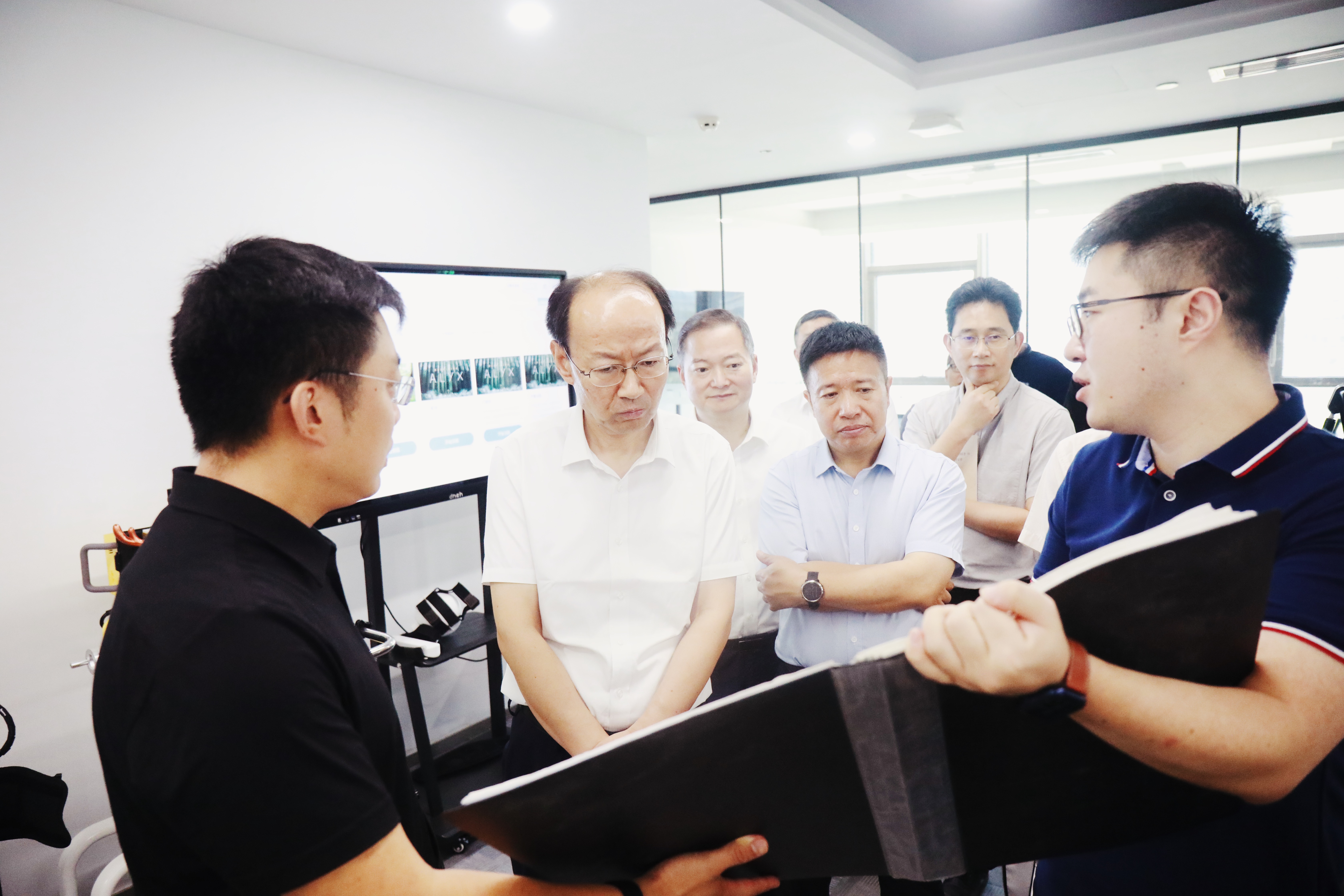 領(lǐng)導(dǎo)關(guān)懷 | 中國殘聯(lián)理事長周長奎帶隊(duì)蒞臨程天科技指導(dǎo)工作